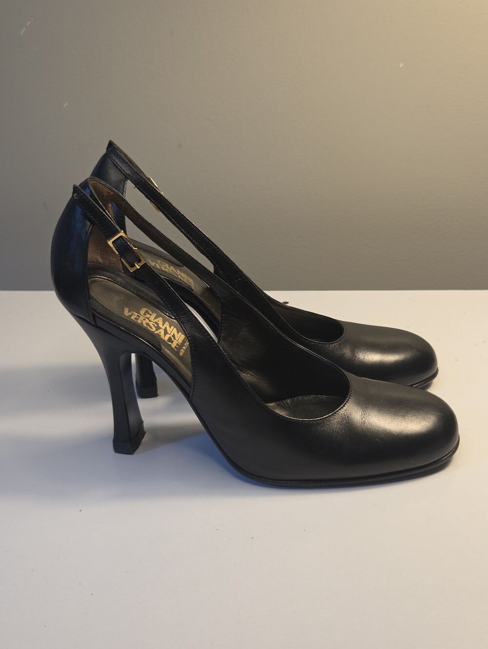 vintage Gianni Versace black leather slingback pumps 35 1/2 Italy